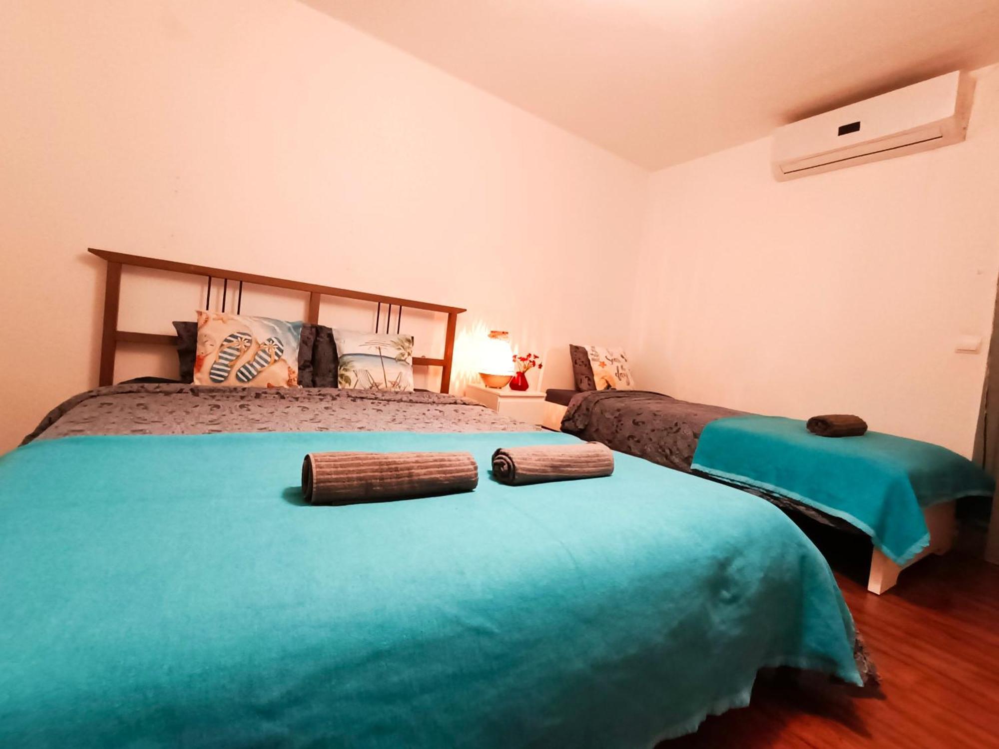 - Plaza Real Hostel Barcelona